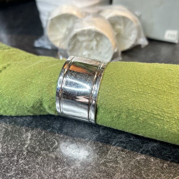 4- Vintage‎ 1” Round Napkin Rings Silverplate On Iron - Picture 6 of 7